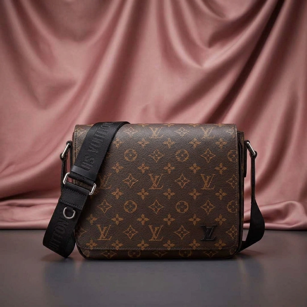 LOUIS VUITTON Canvas Messenger Bag – Men's Crossbody Bag with Adjustable Strap